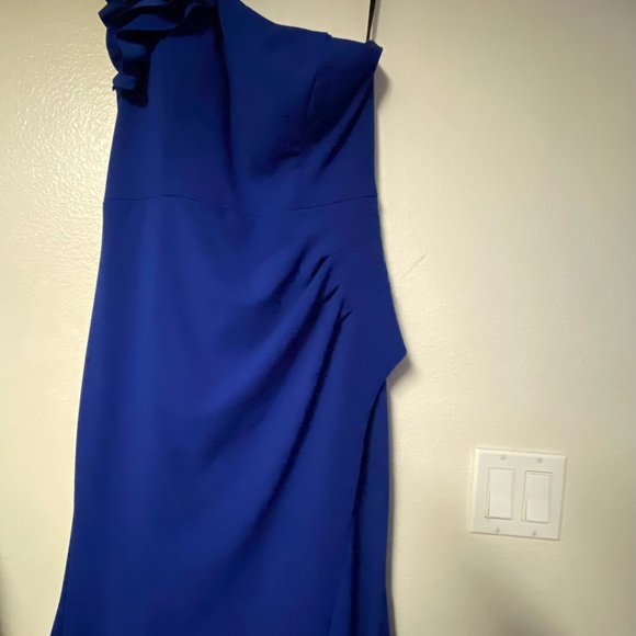 "IVY" ONE SHOULDER RUFFLE SCUBA CREPE DRESS - Picture 2 of 7